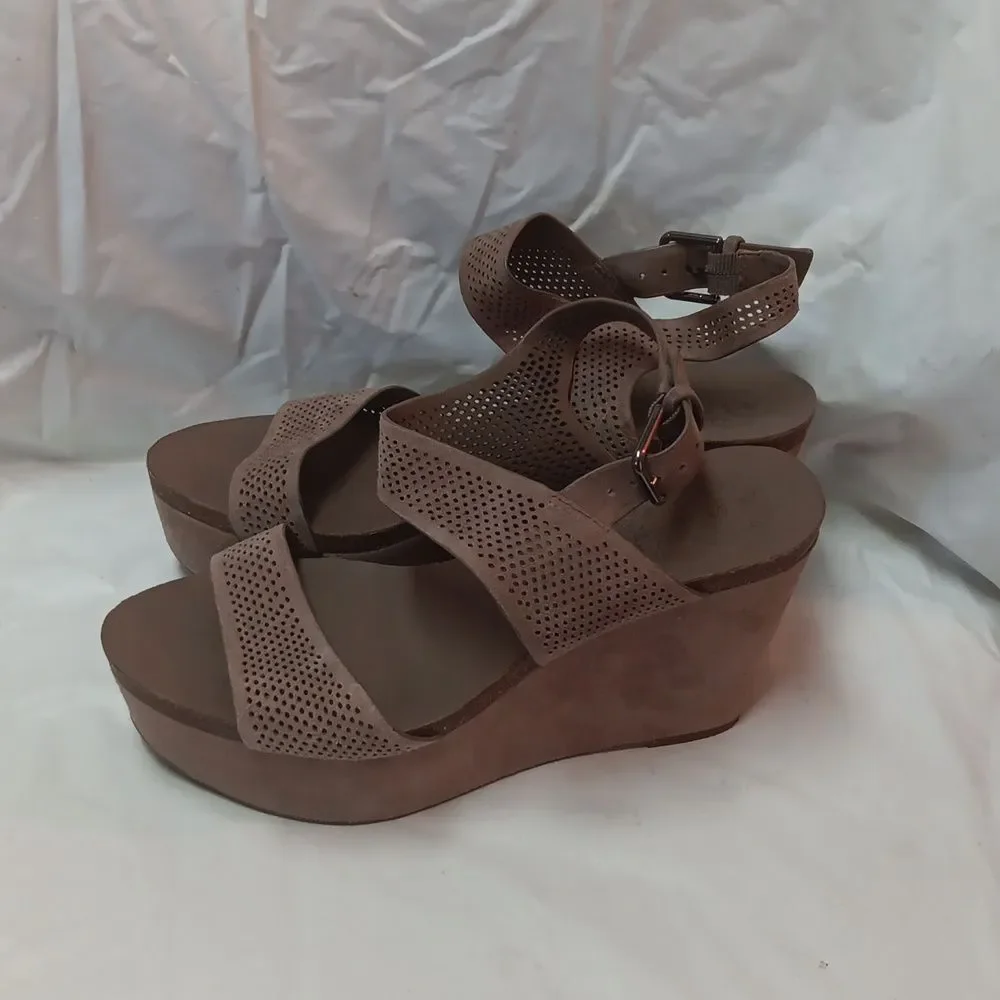 Vince Camuto Women's Tan Wedge Sandals Size 7.5M